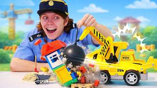 Le gendarme des jouets et la grande grue du chantier. Vidéo avec voitures