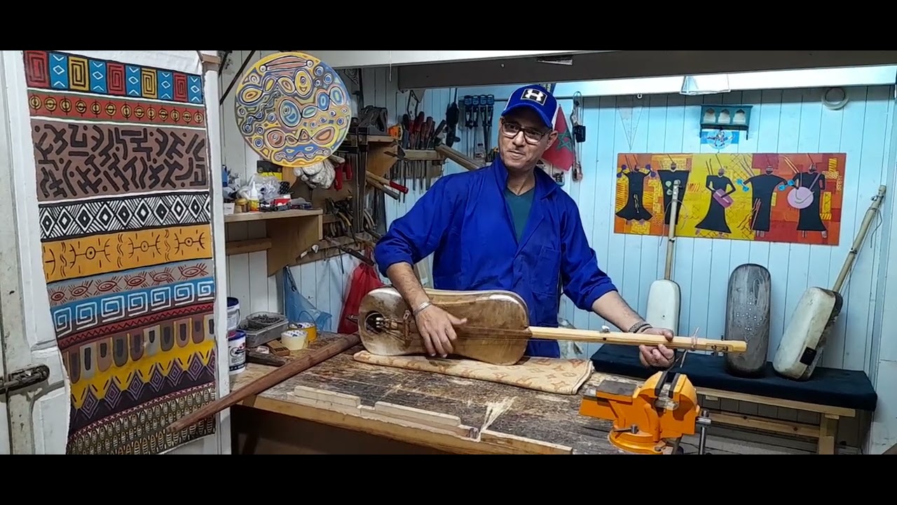 medium guembri sound No 11 53 113 with the pick up electric