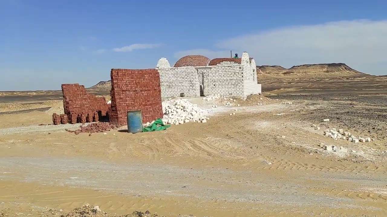 جلاكسي 8 بالواحات أرض خليط قانون ١٤٣ تبعد عن الباويطي 9 دقائق وعن الاسفلت 5 دقائق ت واتس ٠١٠١٢٠٨٨٨١٠