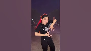 Pig Bajie Carries His Wife Finger Dance & Lip Sync  Fengbao