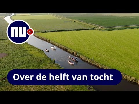 Drone filmt hoe 'eenzame' Van der Weijden naar Harlingen zwemt | NU.nl