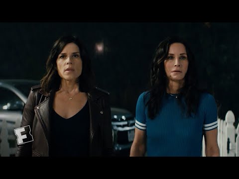 Exclusive Featurette - Getting The Old Gang Back Together