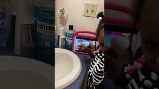 Watch This Adorable 4 Year Old Girl Brush Her Teeth For The First Time