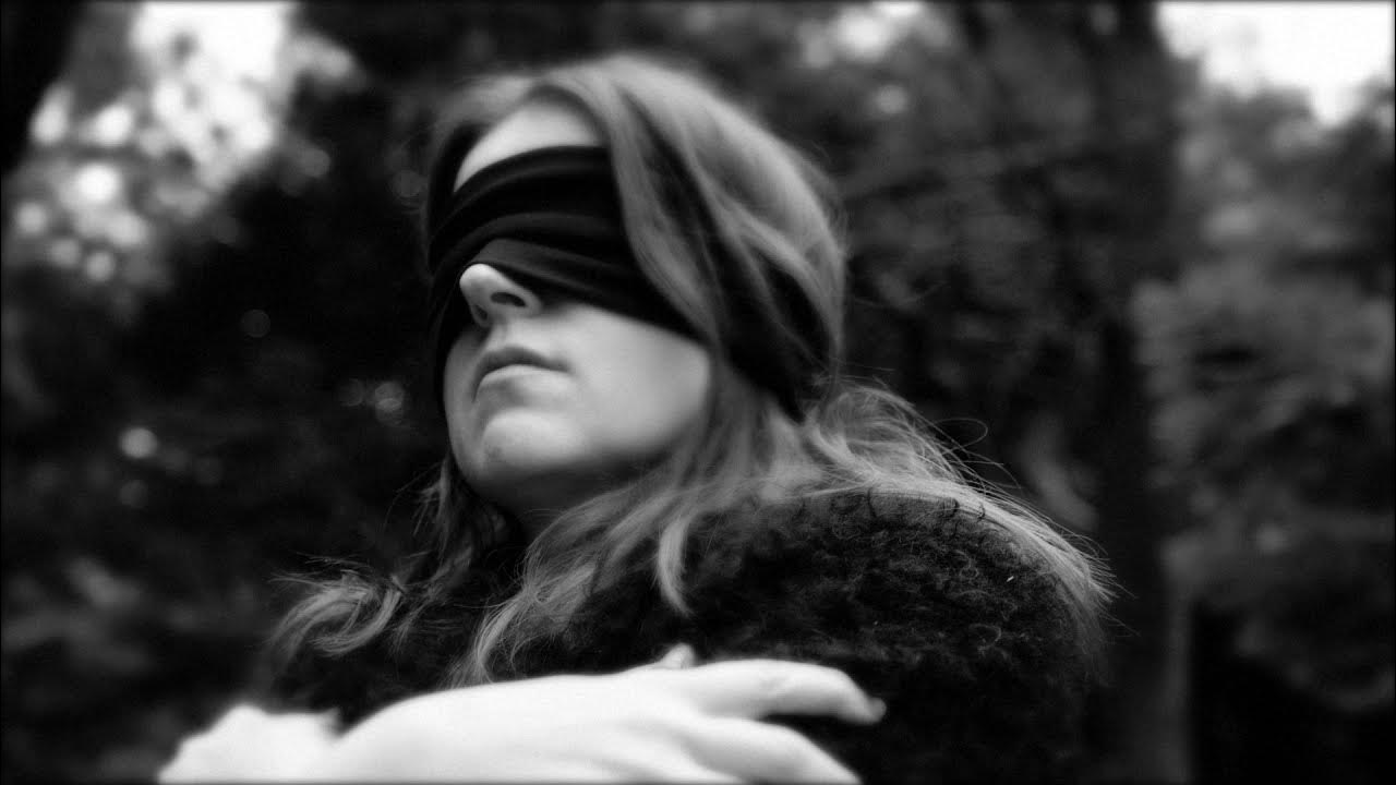Lindy-Fay Hella & Dei Farne - The Lake (Official Video) Lindy-Fay Hella & Dei Farne - The Lake (Official Video)
