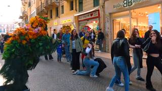 Bushman Prank Verona: Scaring Tourists Near Juliet’s Famous Balcony Entrance 😂