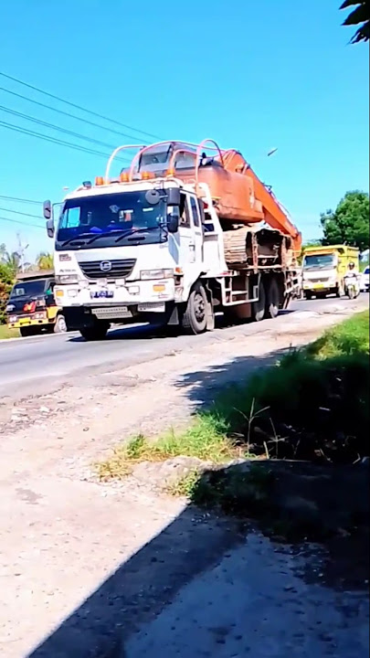 Ud Quester truck carrying excavator,#shorts,#viral,#trending