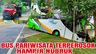 Proses Evakuasi Bus Pariwisata Terperosok❗ Akibat Jalan Licin Bus Hilang Kendali