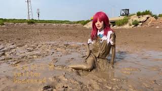 Maki play in mud