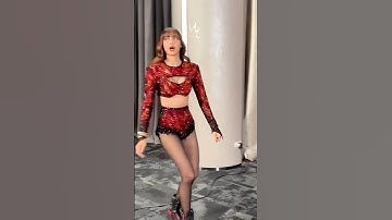 It seems like Lisa was in a hurry to give an interview and forgot her outfit!! 😆 #blackpink #lisa