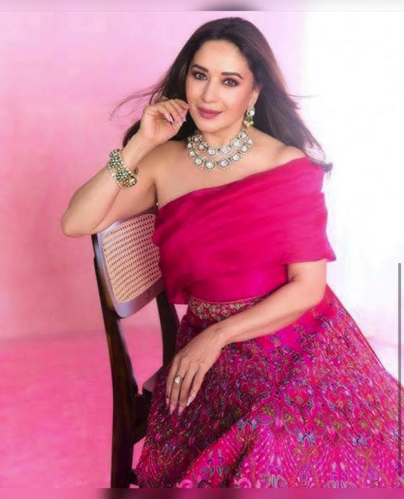 Madhuri Dixit lehenga look bollywood madhuridixitdance - YouTube