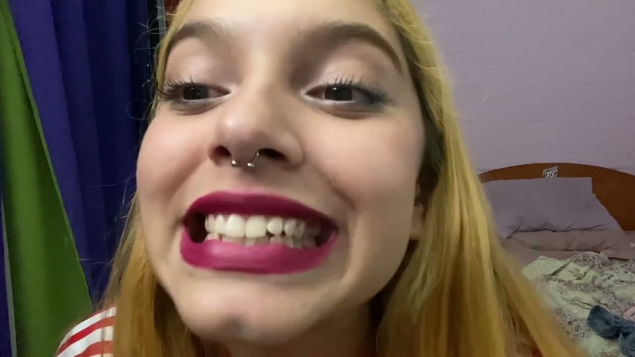 ASMR PROBÁNDOME DIFERENTES LABIALES| SOFIWI