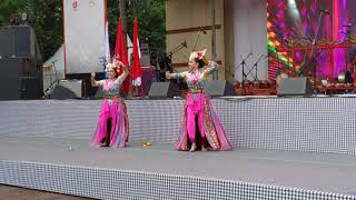 Tari Jaipong Rampak Gendang at Festival Indonesia Moscow 2019