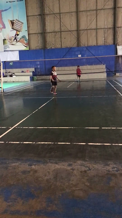 Aku yang pake baju merah
