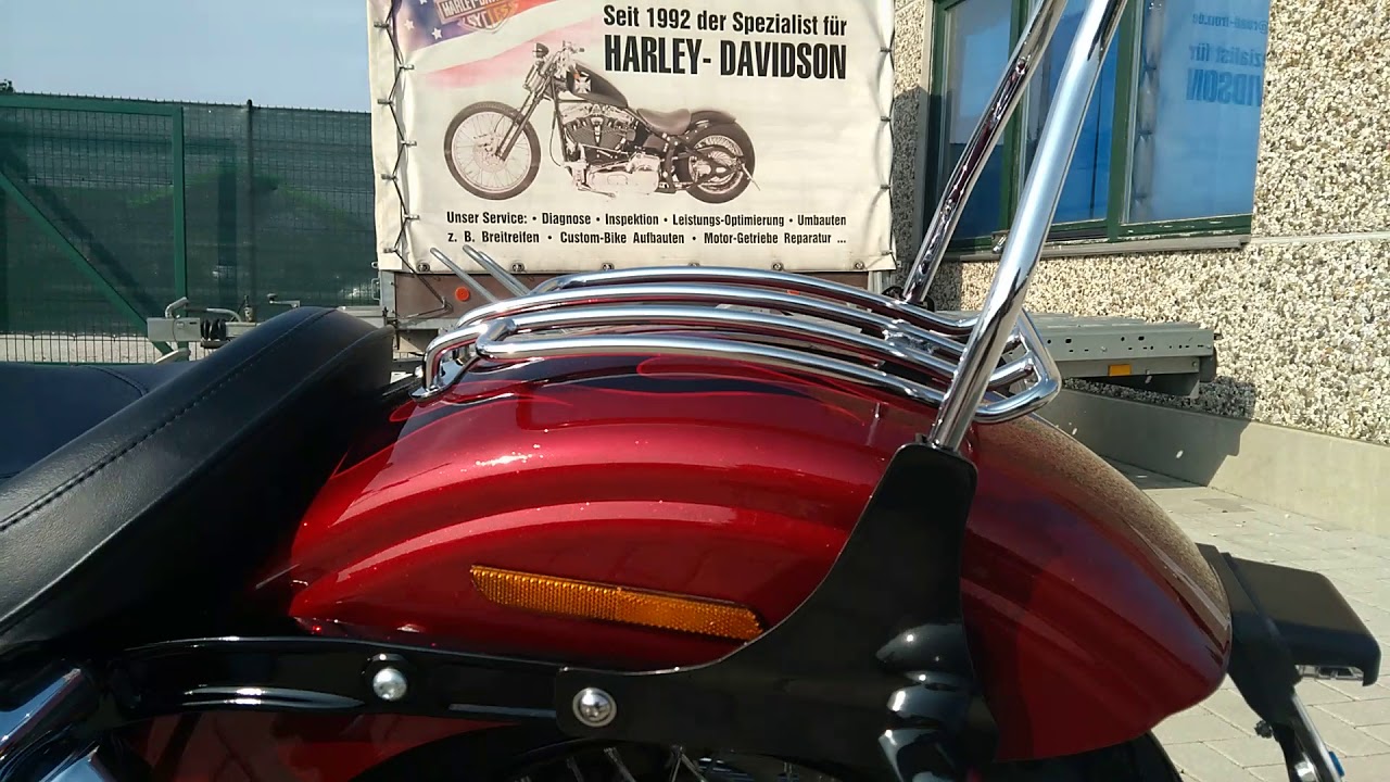 Sissy Bar Harley Davidson Street Bob - YouTube