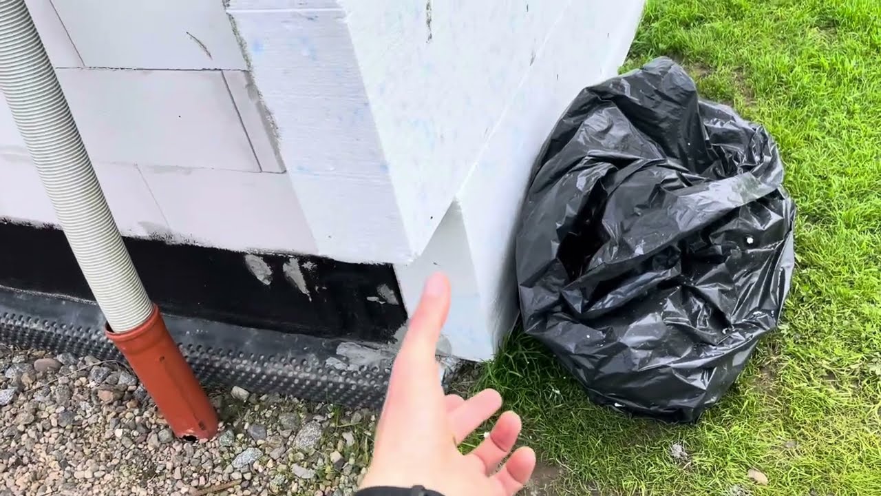 Kładziemy styropian na elewacji, dlaczego nie zrobiłem cokołu?