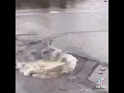 Мотоциклист провалился под лед