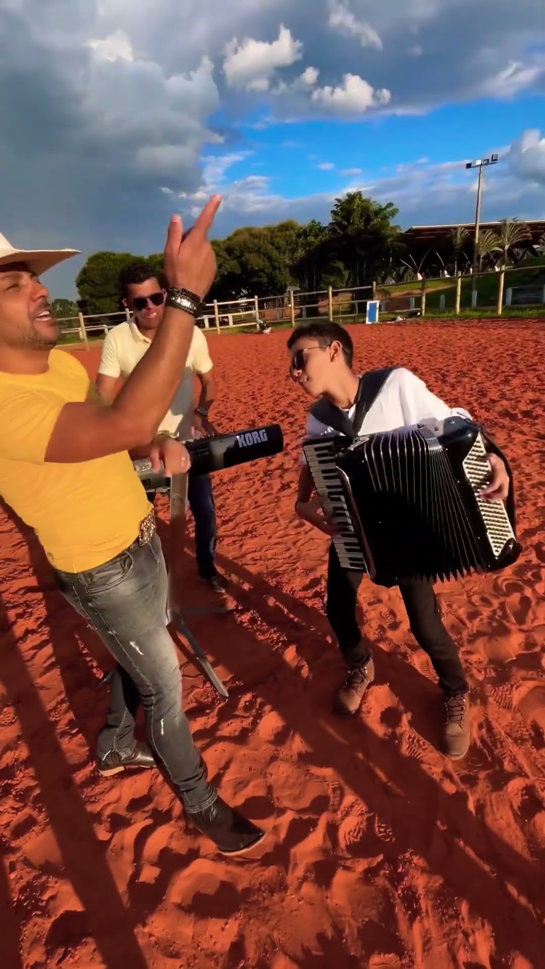 Leãozinho do forró cantando forró do meu Goiás ao vivo #boanoiteee