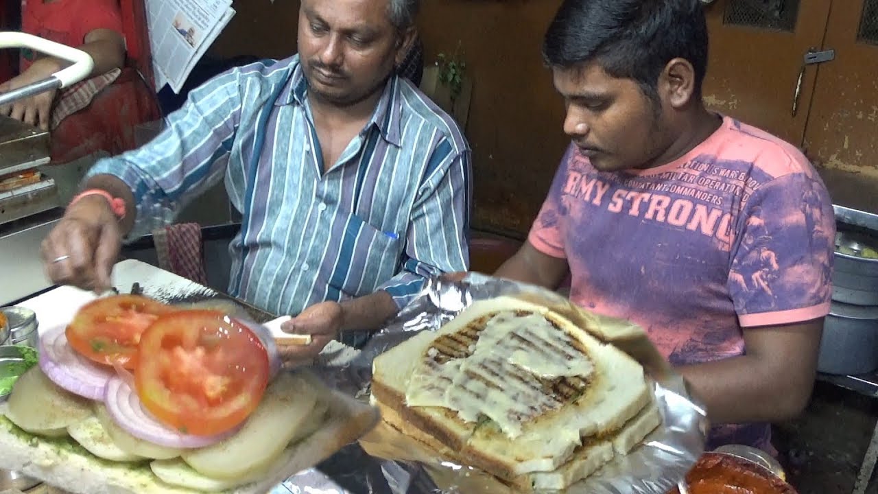 A K Sandwich Stall - Mumbai People Enjoying Healthy Veg Sandwich - 25 rs per piece | Indian Food Loves You