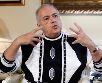 José Luis Moreno sorprende a dos encapuchados robando en su casa en Madrid