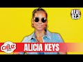 Capture de la vidéo Alicia Keys Talks Protective Son, Karol G & Tour Life With Family