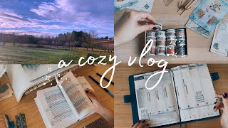 cozy vlog #1 | annotating books, journaling, nature walks | moments of peace as a HSP