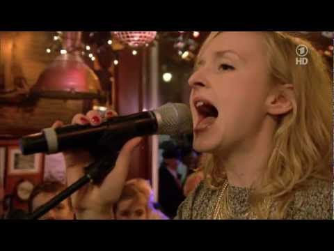 LESLIE CLIO - TWIST THE KNIFE (Live Inas Nacht 09.02.13) Untertitel HD