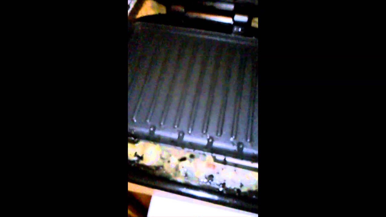 Cleaning the george foreman grill with a paper towel