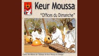 Video-Miniaturansicht von „Choeur des Moines de l'abbaye de Keur Moussa au Sénégal - Tierce - Hymne "Voici le temps"“