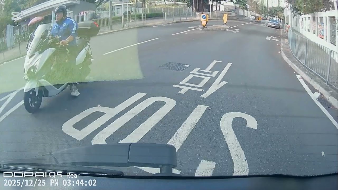 ［車cam］你左啄右啄仲要左邊篤油穿埋嚟
