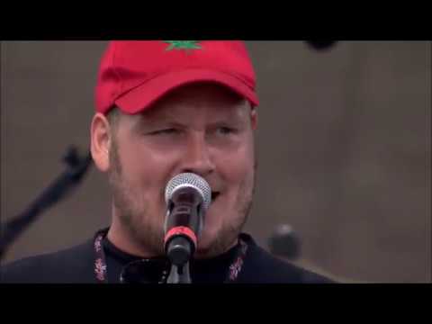 Putar Love Is The Answer (Acoustic Version) - Josh Heinrichs