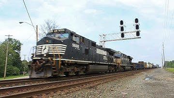 NS C44-9W & ES44DC lead an EB Manifest Train on the NS Chicago Line