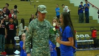 Soldier Surprises Family With a Holiday Homecoming