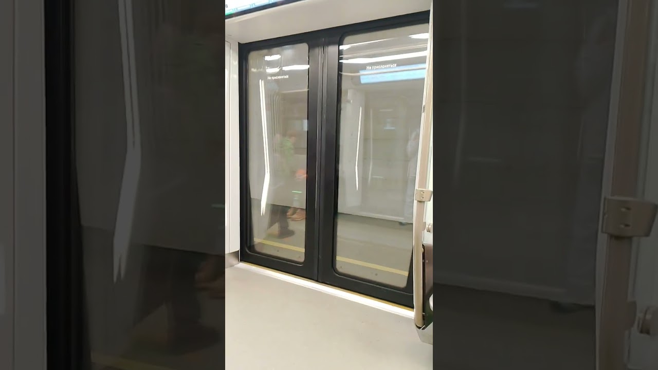 Осторожно двери закрываются следующая станция Речной вокзал