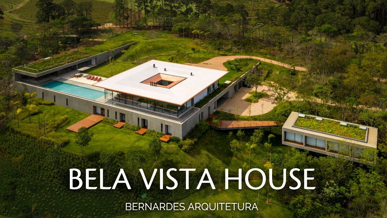 The Modernist House that Embraces the Tropical Nature Around It