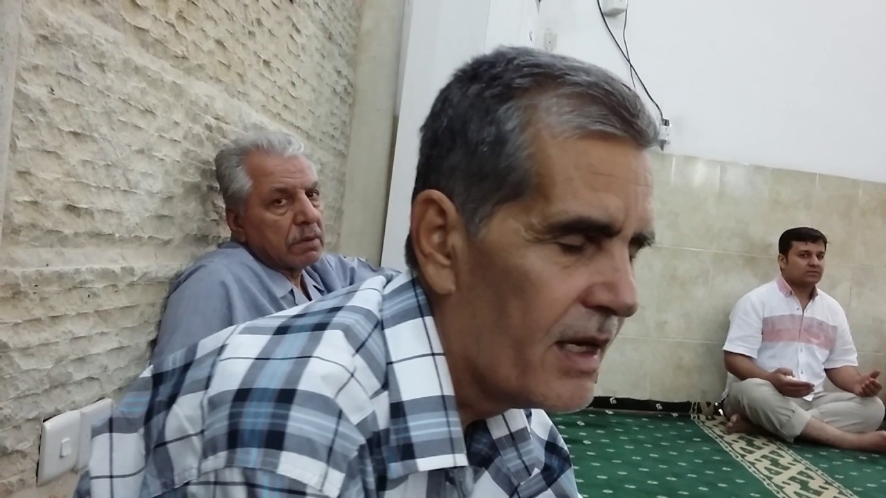 ملا جرجيس مولة يصلي