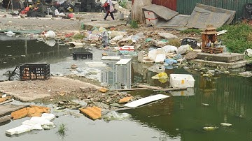 Nhếch nhác đường vào trường ĐH Hà Nội, xú uế, ô nhiễm khiến người thuê trọ “bỏ của chạy lấy người”