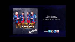 Video thumbnail of "Fue en Un Café - La Magia de San Miguel"