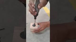 Cara Memasang Adjustering Dan Baut Stut Pada Almari