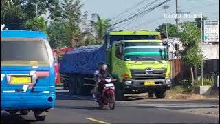Sopir Truk Harus Menunggu Selama 3 Jam,  Uji Coba Pembatasan Kendaraan Angkutan Barang- Radar Jember