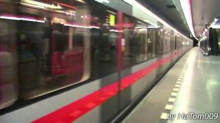 Siemens M1D odjíždí ze stanice Ládví - Linka C (Pražské metro)