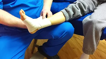 Тейпирование голеностопа эластичным бинтом. Как правильно забинтовать ногу.