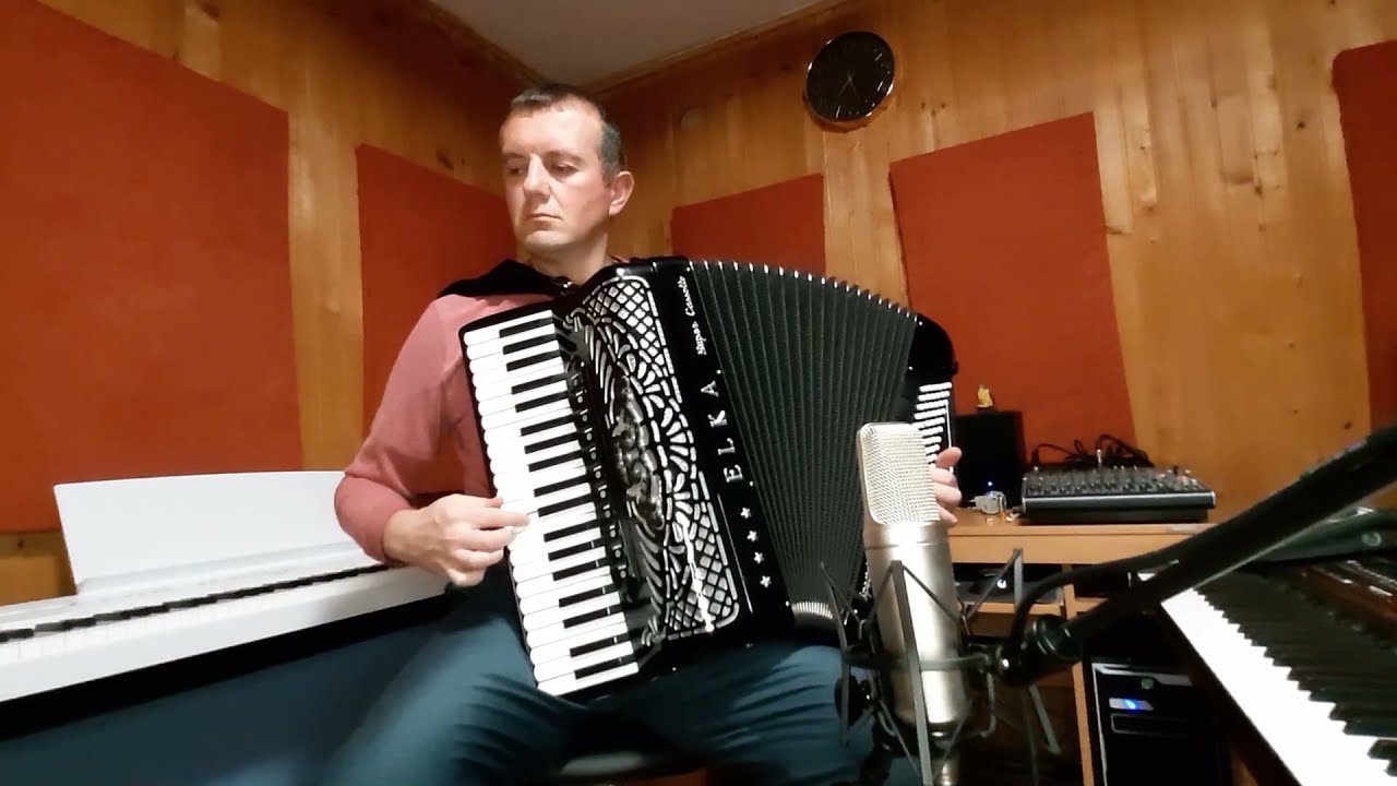 Pod gorom se šetalo devojče - cover