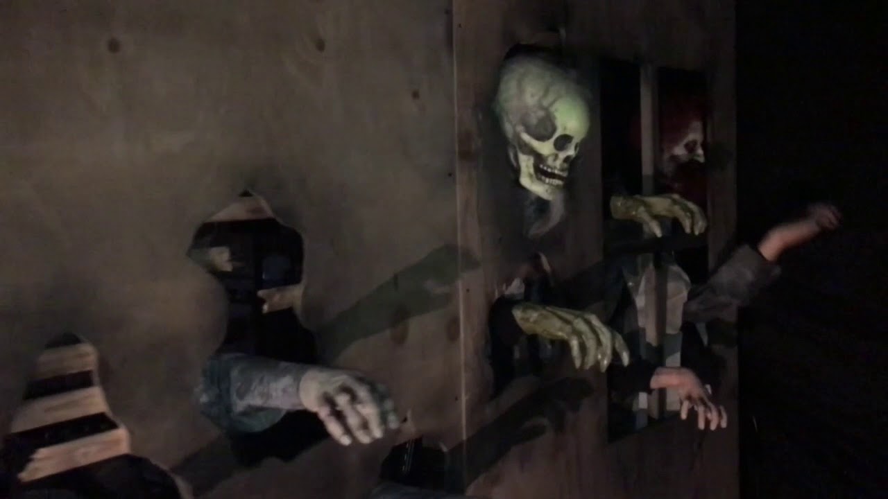PHA1138 Pirate Hallway Attack PoisonProps.com