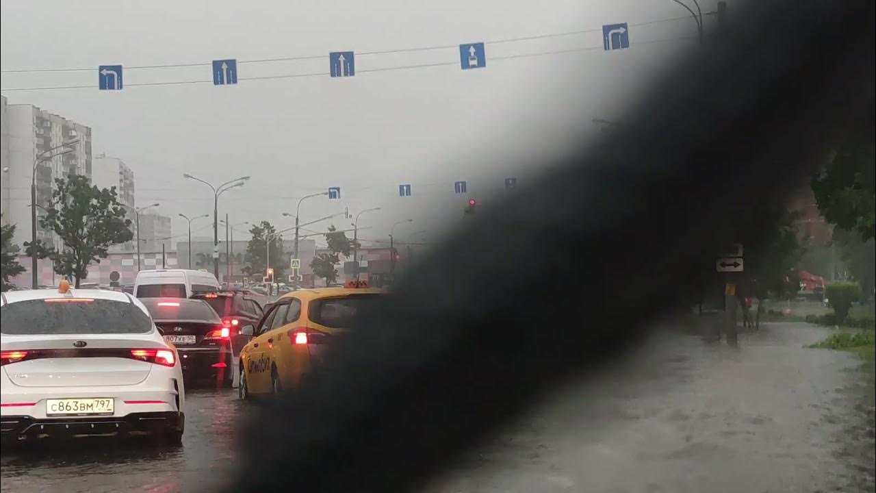 наводнение в москве 2021. великий новгород потоп. ливень. парад после ливня. золотая набережная псков наводнение.