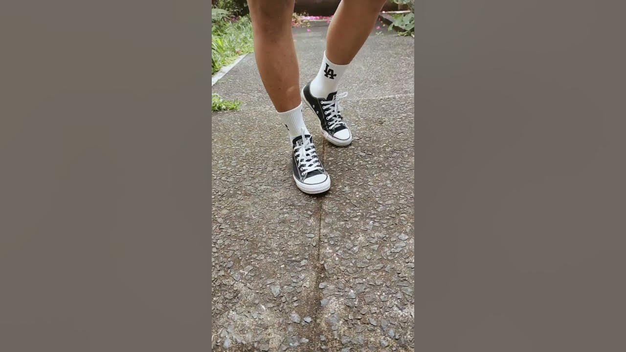 chuck taylor low on feet (chucks on socks) - YouTube