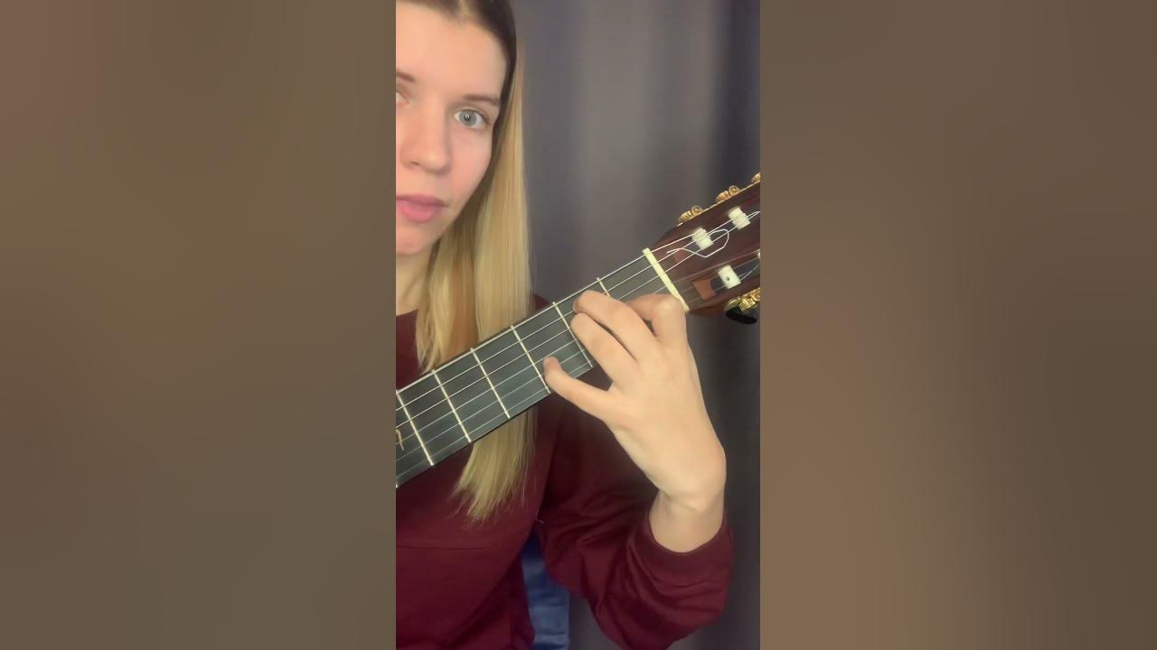 Как играть аккорд Е7 на гитаре( два варианта) - YouTube