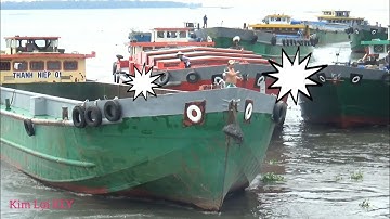 xa lang chen chúc nhau qua cửa cống Kiên Giang