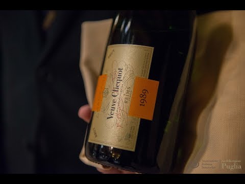 Video: Veuve Clicquot En Champagne Van Charlotte Olympia