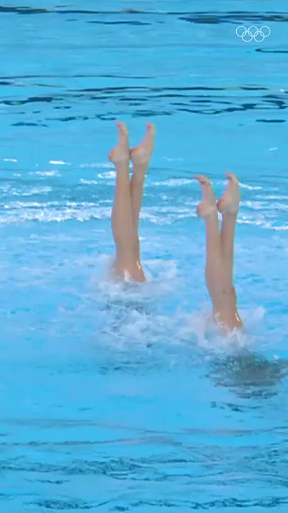 Twins Wang Liuyi and Wang Qianyi! 🏊🏊 So in sync!