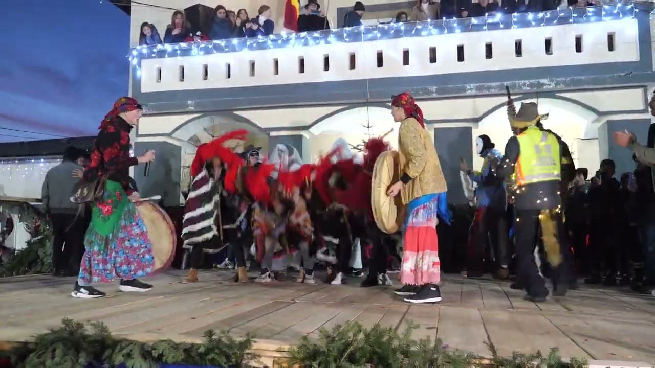 Datini de iarnă în comuna Mălini (2). Spectacol în ajunul Anului Nou (2)